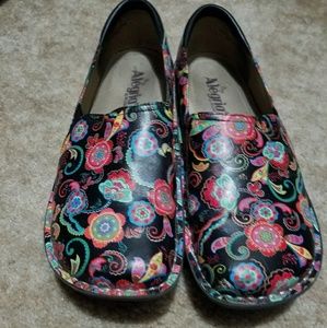 Alegria clogs